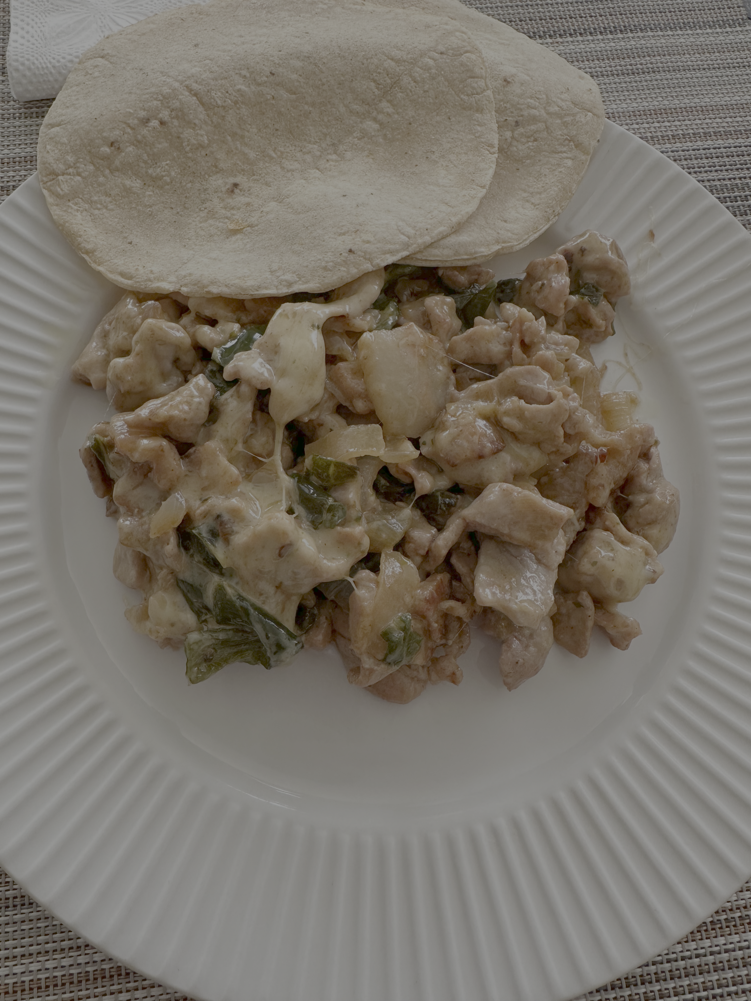 Alambre de res y poblano